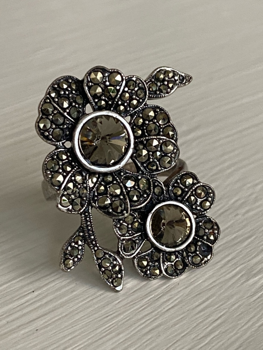 Fossil Black Flower Ring Marcasite Accents Shimmery Festival Concert Spring - Picture 9 of 16